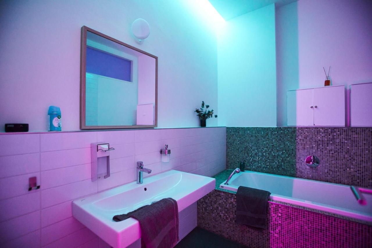 Huge Apartment With Home Cinema And Kitchen In Friedrichshain เบอร์ลิน ภายนอก รูปภาพ